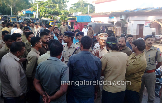 Auto drivers protest at mangalore railway stations